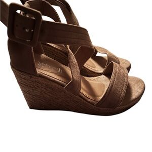 Refresh Women's Tan Wedge Sandals